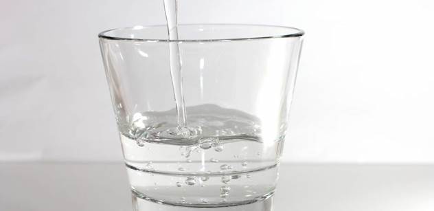Dehydratace v letních měsících - nejrizikovějšími skupinami jsou ženy mezi 15-19 lety a muži po šedesátce